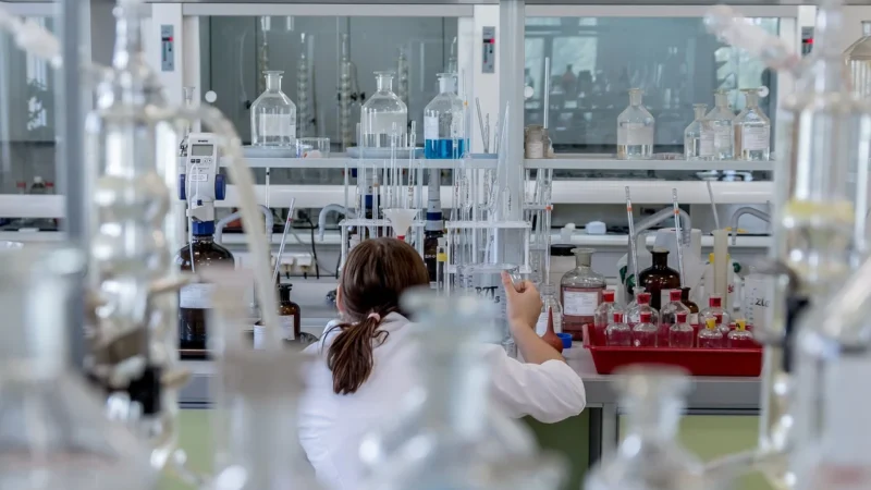 Zastosowanie reakcji elektrofilowych w syntezie związków aromatycznych