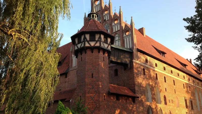 Zawiłe losy Rzeczypospolitej: Od Piastów do rozbiorów